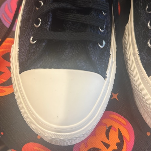 Converse Chuck Taylor All Star High Top Sneaker black floral lace over navy - Picture 3 of 9